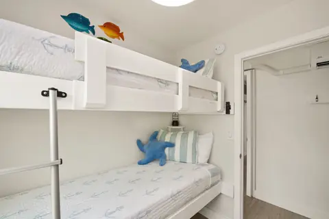 Guest Nook with Twin Bunks Unit 1