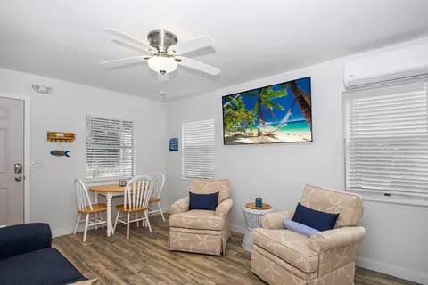 Living area-dining area